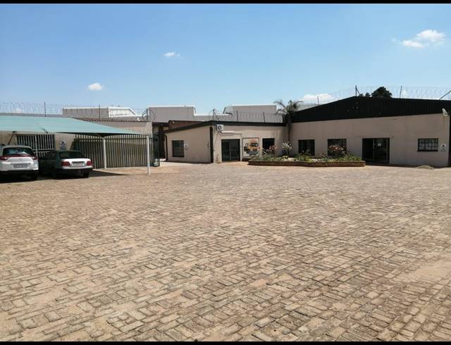 2,600M² WAREHOUSE FOR SALE IN BOLTONIA